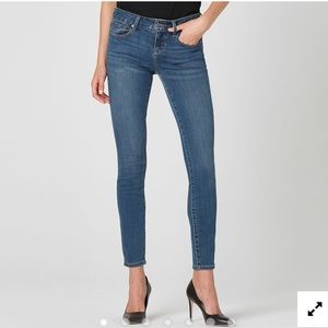 DSTLD Mid Rise Skinny Jeans in Medium Wash 26x28